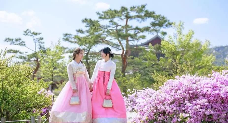Trải nghiệm mặc Hanbok tại cung điện Gyeongbokgung rất thú vị cho các bạn du học sinh tại Hàn